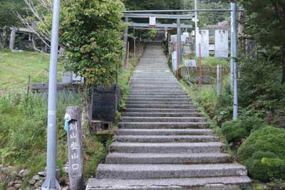 登山口