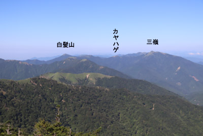 剣山山頂から三嶺方向