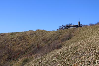 山頂と避難小屋