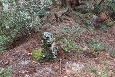 小川遭難碑