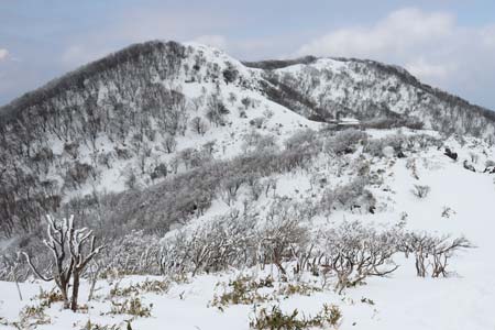 山頂と避難小屋