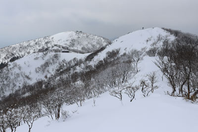 三角点峰と那岐山山頂