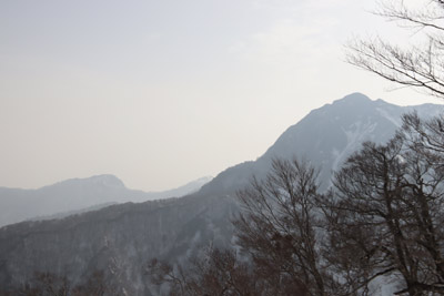 甲ヶ山と三鈷峰