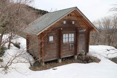 津高（泉山）ヒュッテ