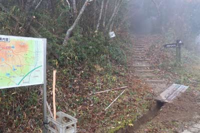 登山道入口
