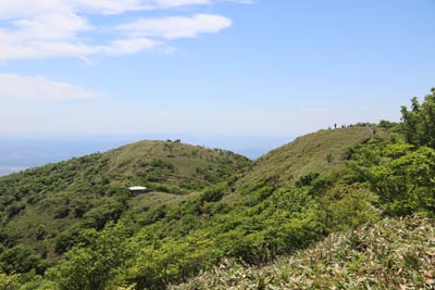 三角点峰、避難小屋、那岐山山頂