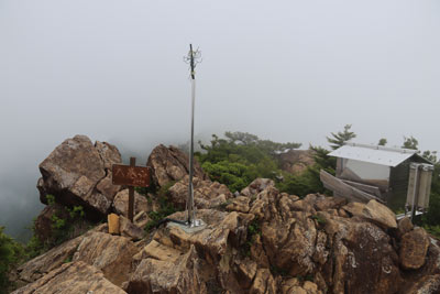 八巻山