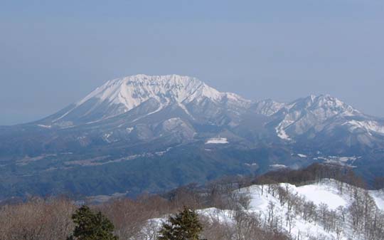 ３月の大山南壁と烏ヶ山