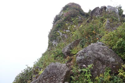 ヒカル岩