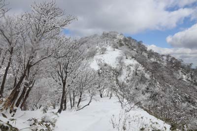 近づく後山