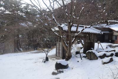 駒ノ旺山荘の門