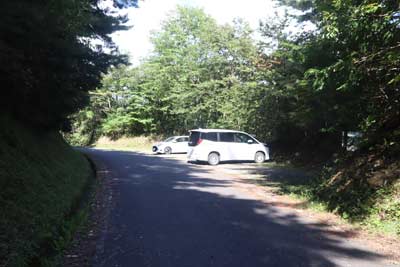 三平山登山口駐車場