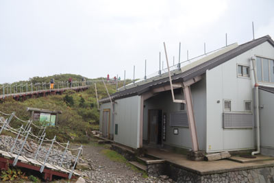 頂上避難小屋
