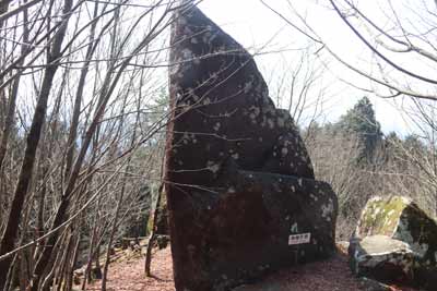 烏帽子岩